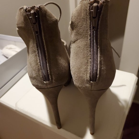 NEVER WORN! Steve Madden heels! DISCOUNTED SHIPPING!!! - Picture 3 of 5